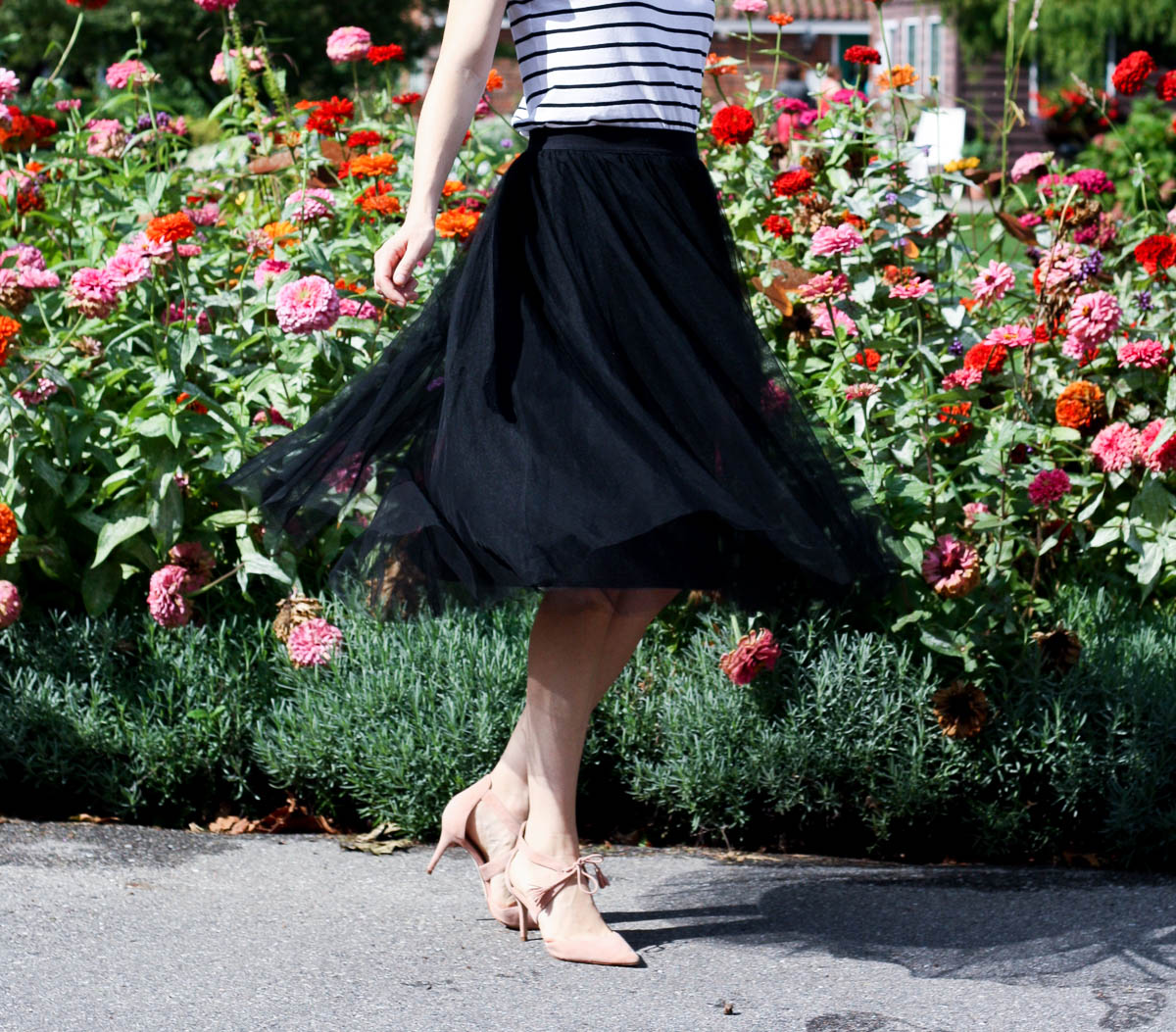 black-tutu-skirt_top-fashion-bloggers-in-chicago_isnt-that-charming-14