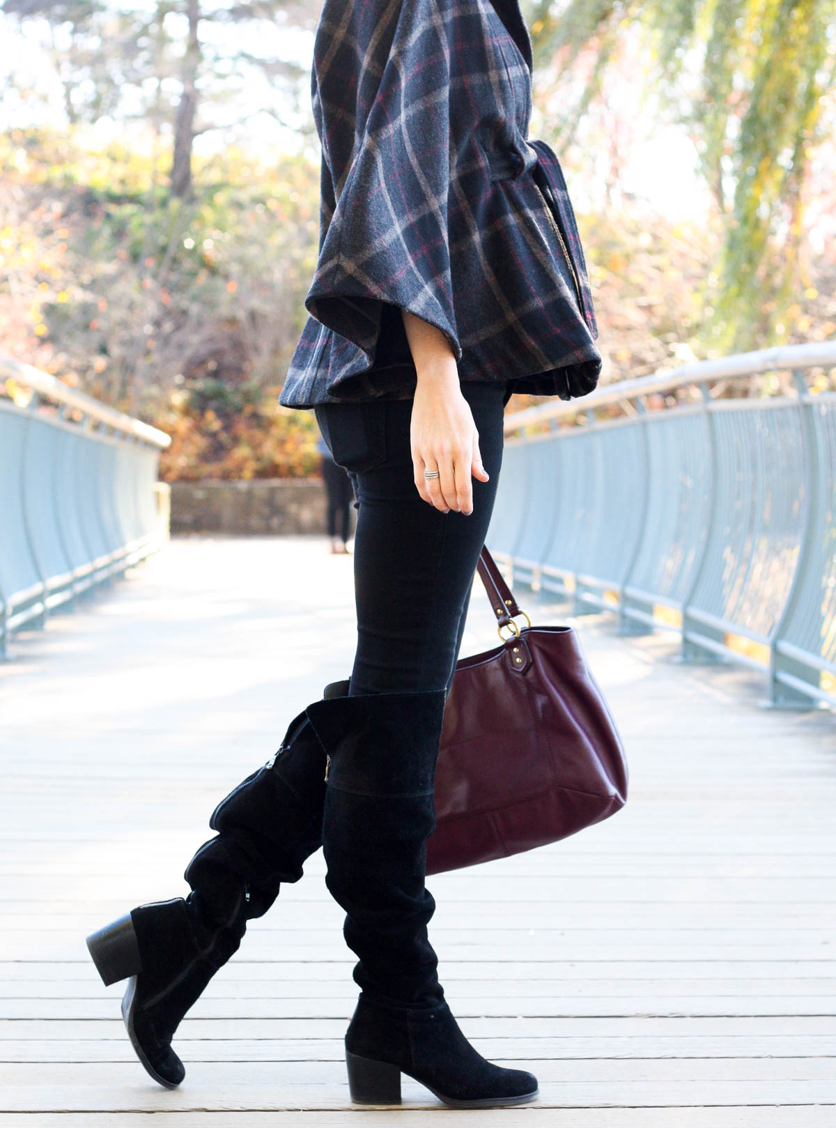 family-fall-traditions_chicago-botanic-gardens_plaid-cape_winter-style_isnt-that-charming-12