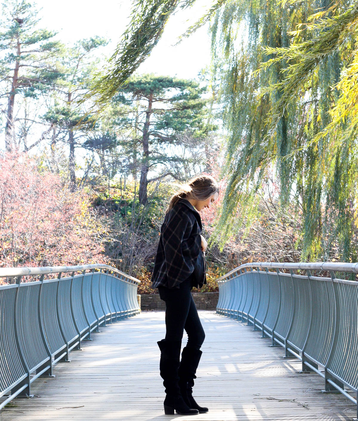 family-fall-traditions_chicago-botanic-gardens_plaid-cape_winter-style_isnt-that-charming-3