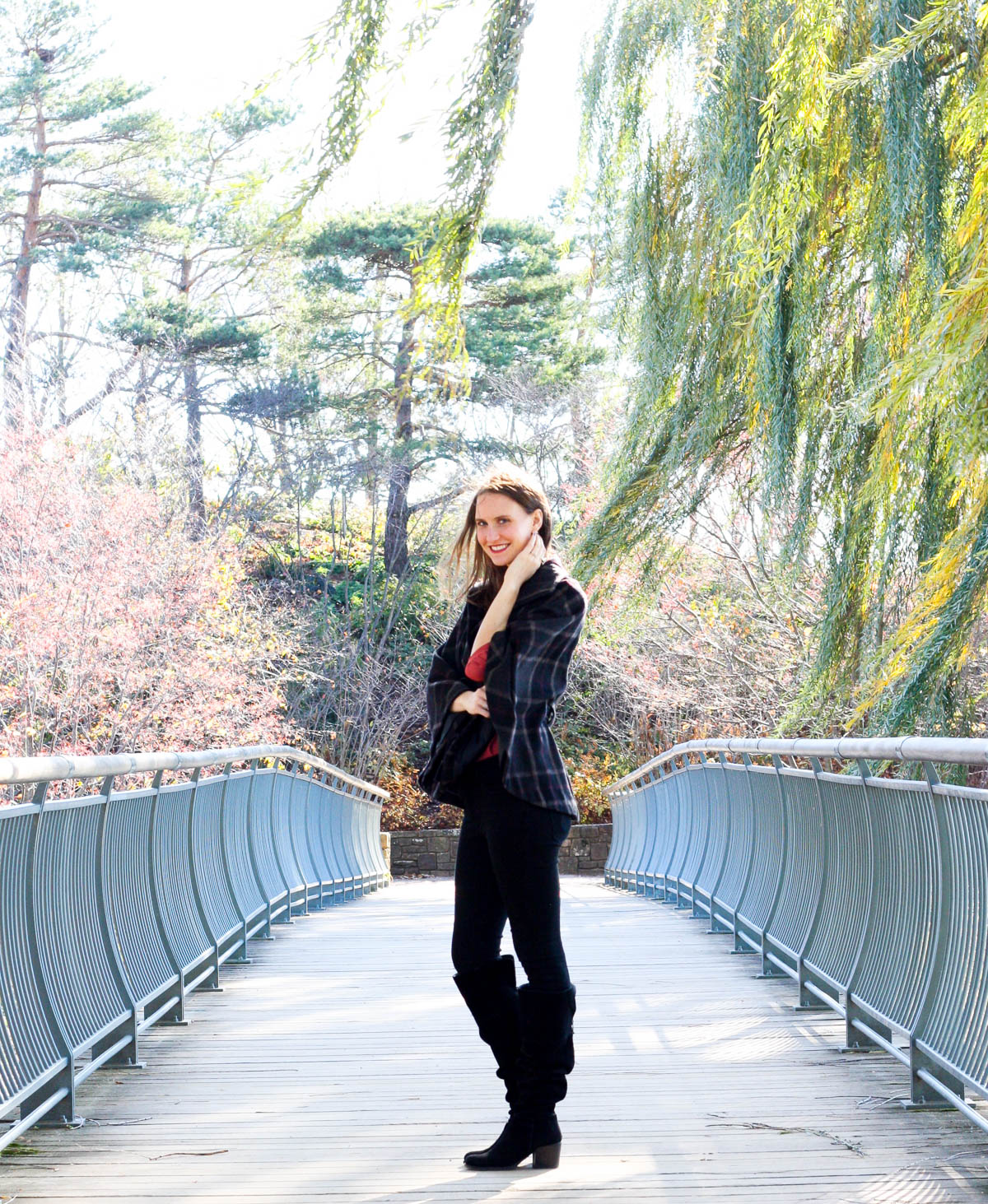 family-fall-traditions_chicago-botanic-gardens_plaid-cape_winter-style_isnt-that-charming