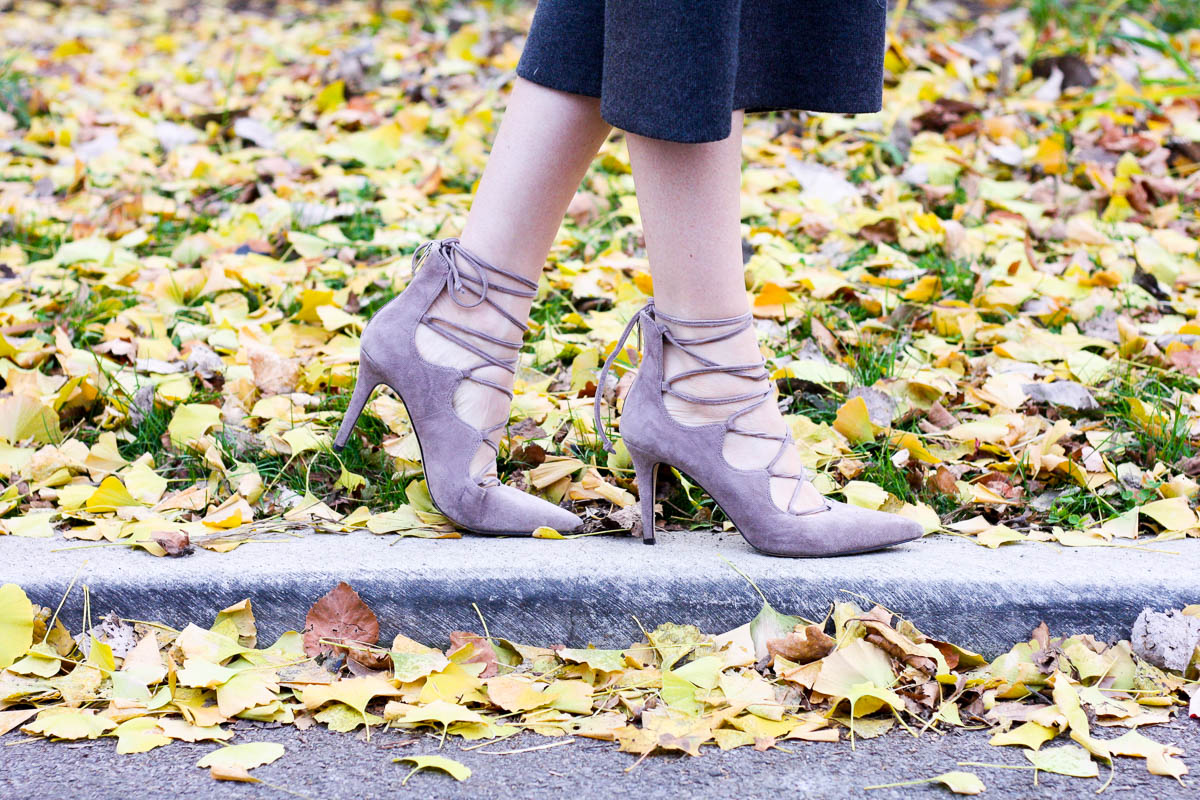 black-turtleneck-and-jumper_fall-fashion_midwest-fashion-blogger_isnt-that-charming-11