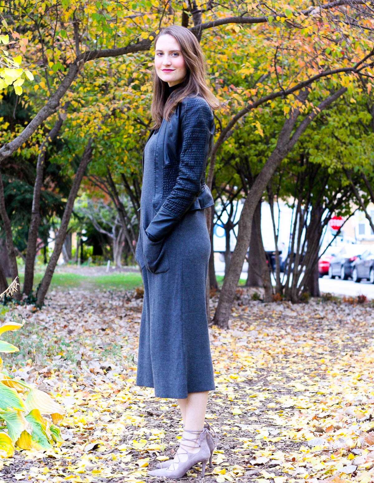 black-turtleneck-and-jumper_fall-fashion_midwest-fashion-blogger_isnt-that-charming-4