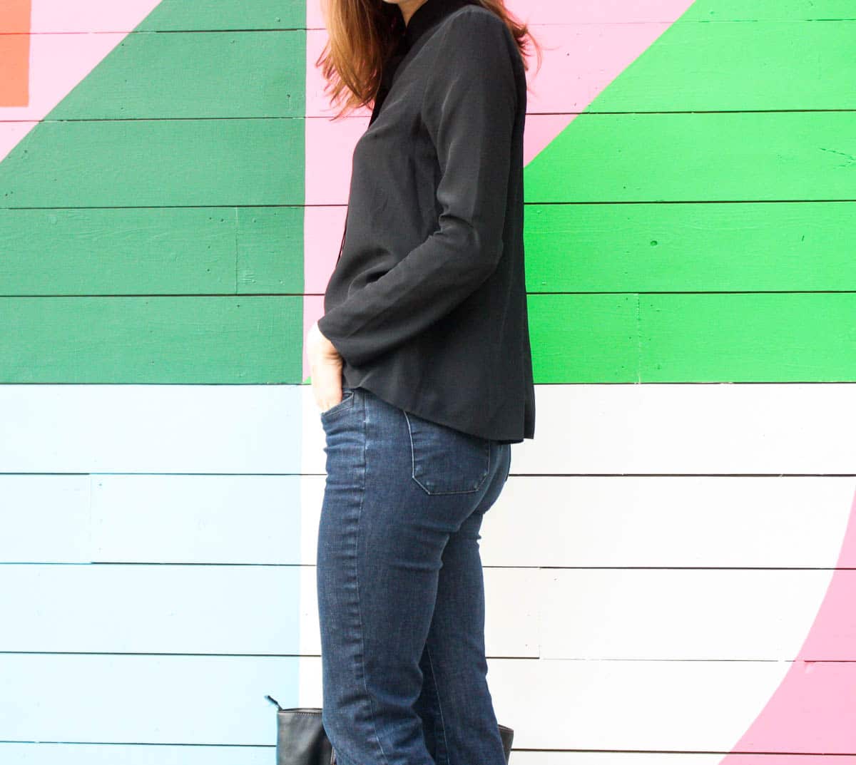 cuyana-blouse_red-pumps_vera-bradley-travel-tote-12