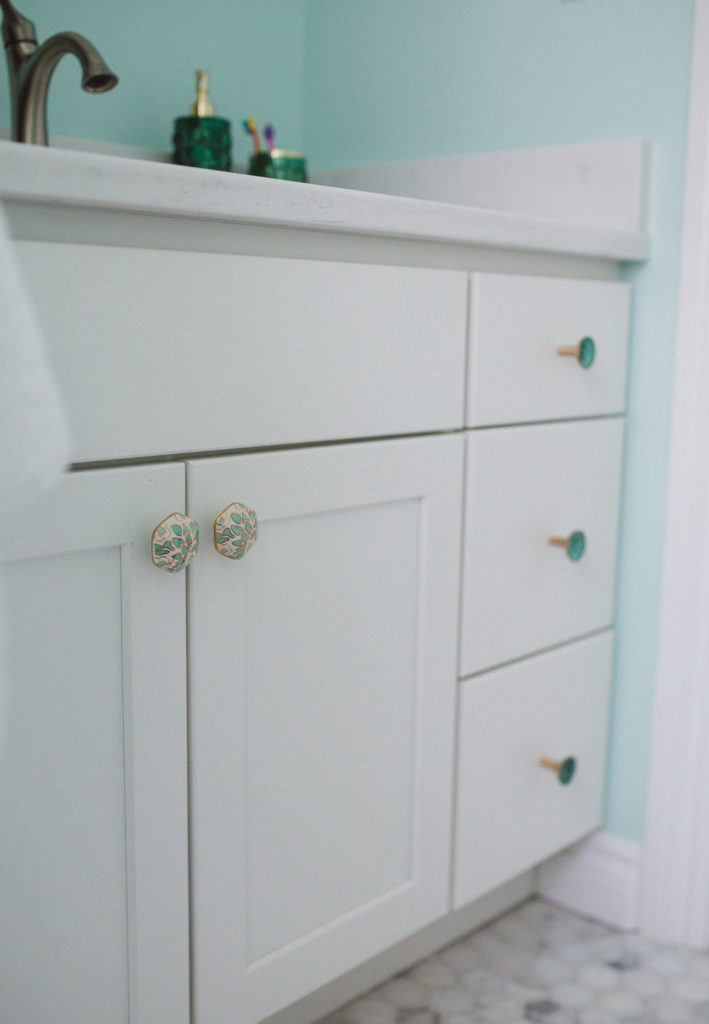 visual home tour - bathroom