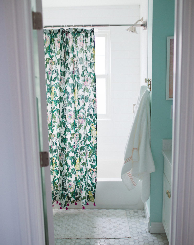 visual home tour - bathroom