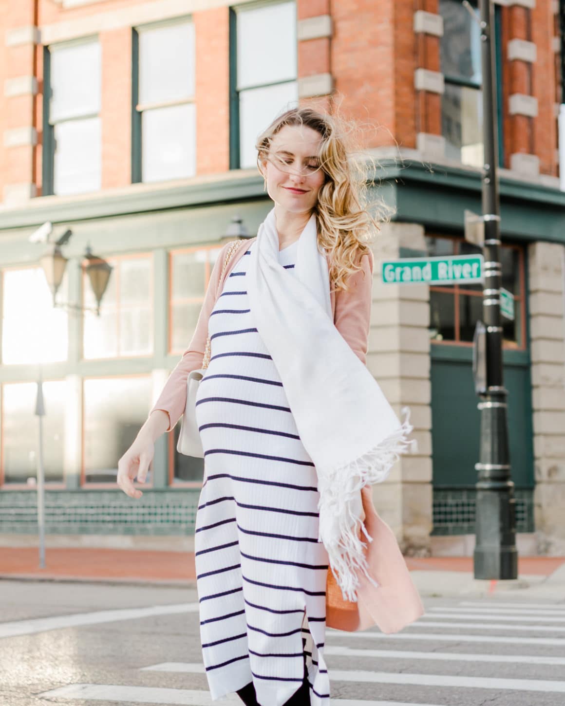 Maternity Style Downtown Detroit, Maternity Style, Curling Wand Tutorial