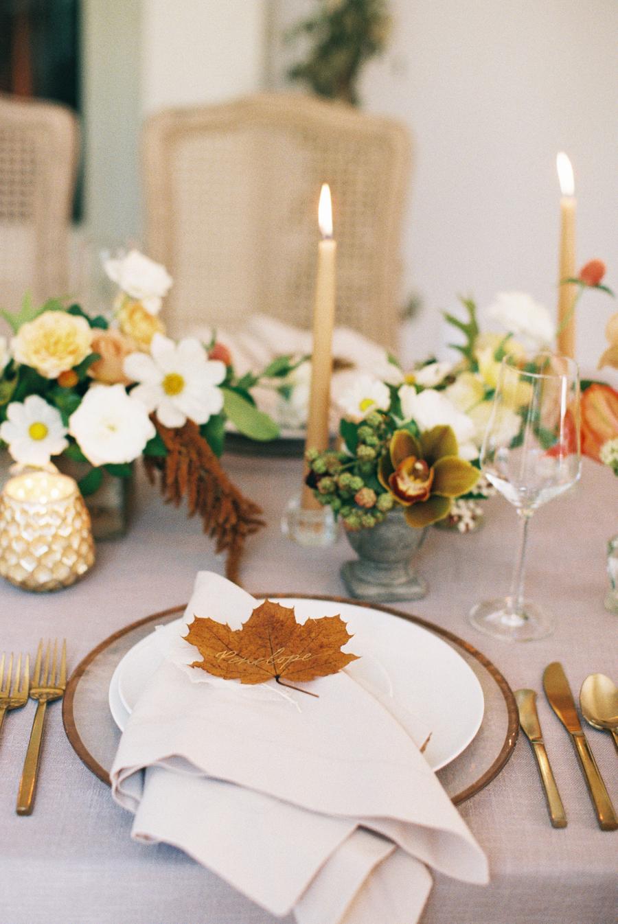 Gold and white table setting Gold and white decor table setting