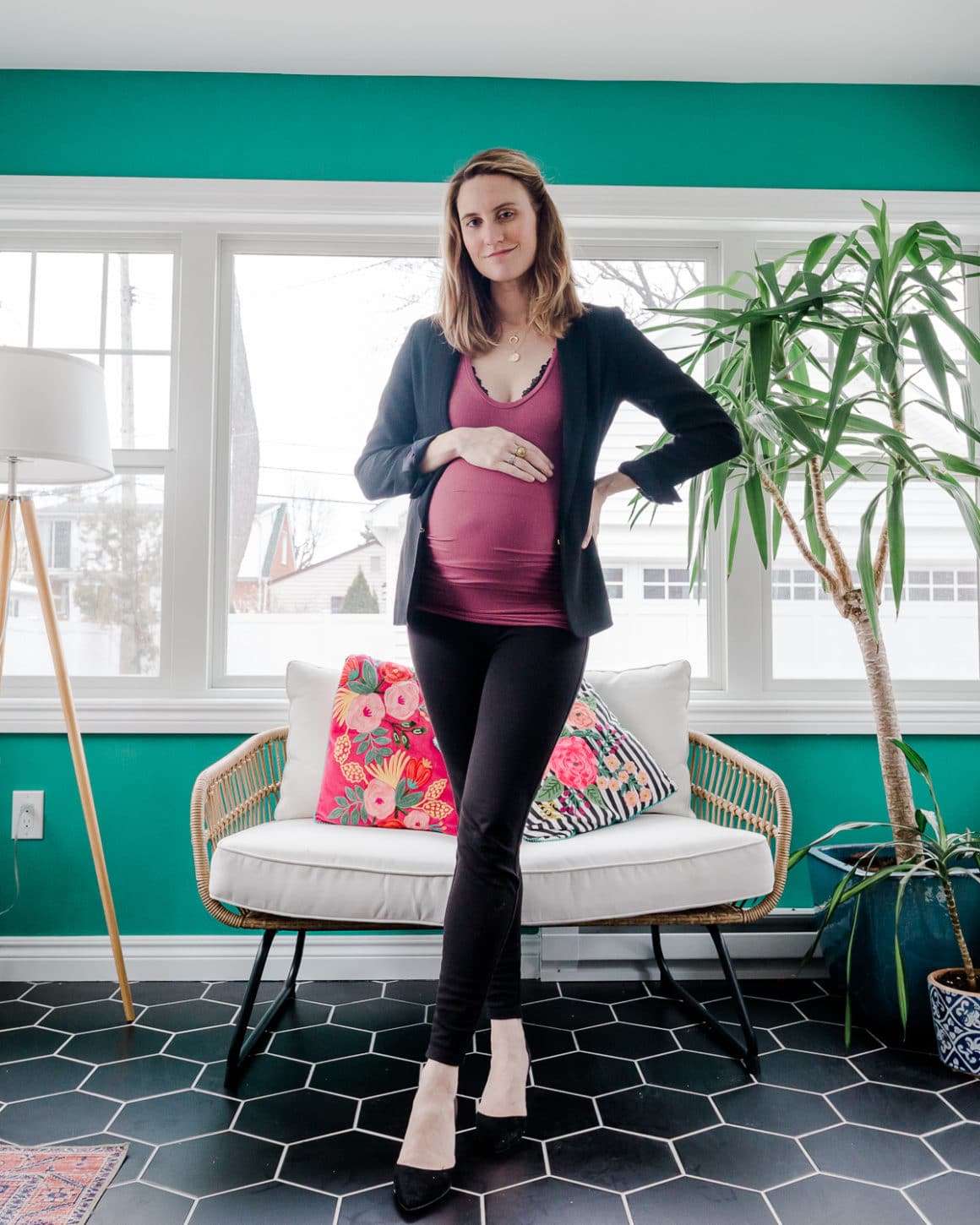 stylish maternity outfit Black on black outfit, stylish maternity outfits, black bralette